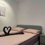 3-bedroom With Pool In Apartment *