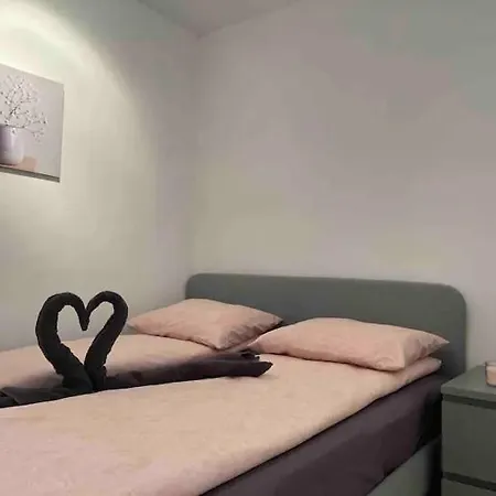 3-bedroom With Pool In Апартаменти *