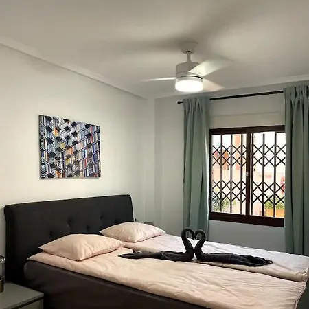 Апартаменти 3-bedroom With Pool In