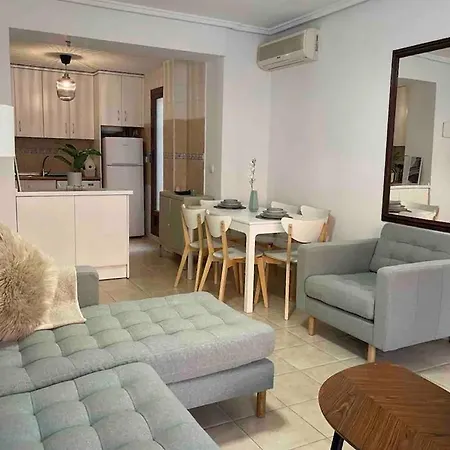 3-bedroom With Pool In Τορεβιέχα