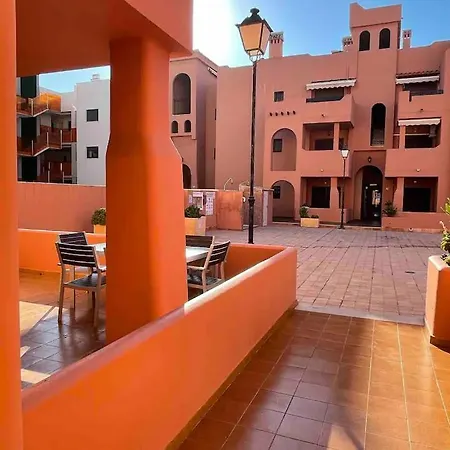 Appartement 3-bedroom With Pool In *
